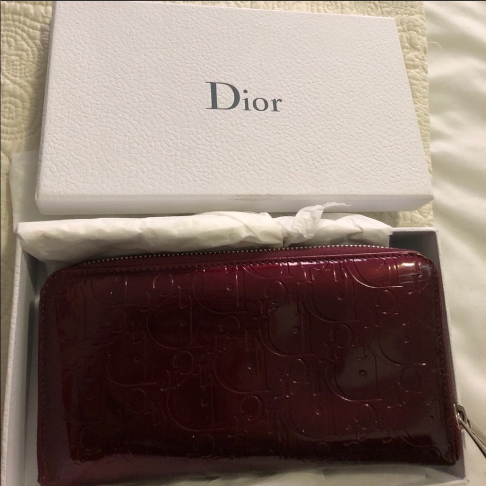 💯 Christian Dior logo patent wallet (RELISTED)
